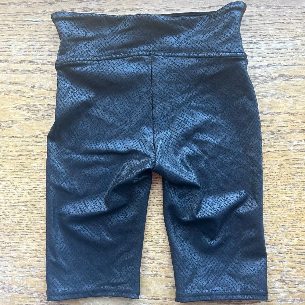 Spanx Faux Leather Snakeskin Design Biker Shorts Sz XS Athleisure Yoga Workout - Picture 3 of 8